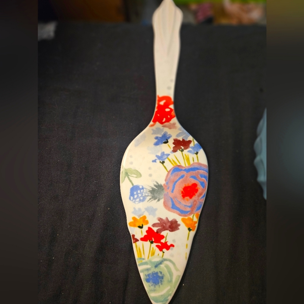 Pioneer Woman - ceramic pie cutter